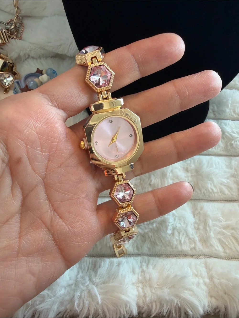 N/A elegant gold